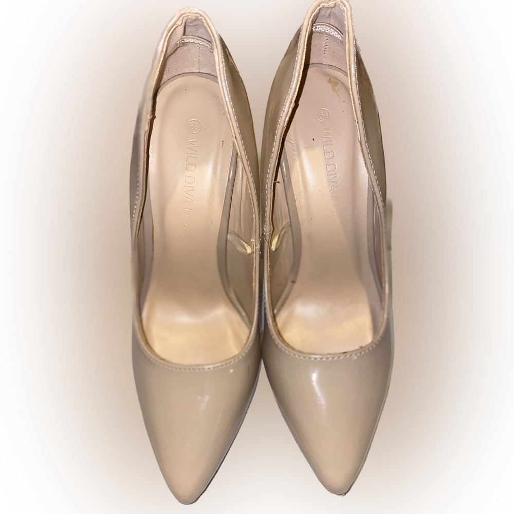 Never been worn Nude pointy heels in a size 6.5.